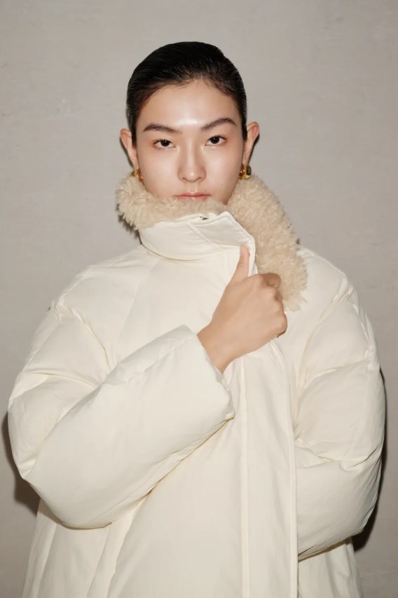 艾诺丝雅诗2025绒暖冬：邂逅一场温暖与时尚的绮梦