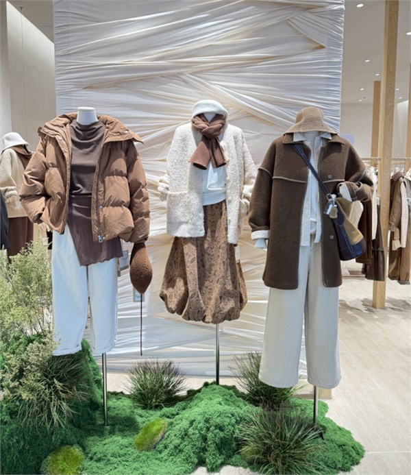 简与媄女装冬季新品：时尚与温暖的冬日之约(图1)