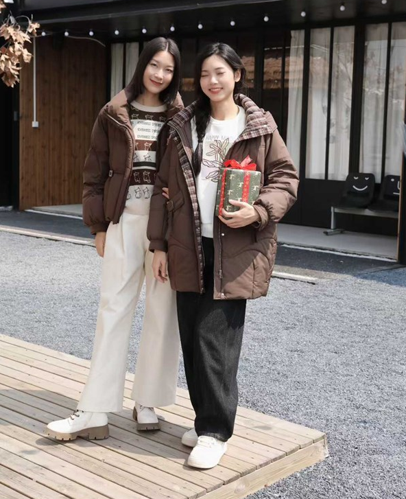 荣子女装品牌2025冬日羽梦华章:羽绒新时尚(图2) 荣子女装品牌2025冬日羽梦华章:羽绒新时尚(图2)