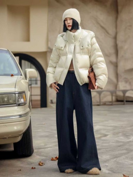 爱依莲2025冬季羽绒服外套新款：开启冬日时尚暖梦之旅